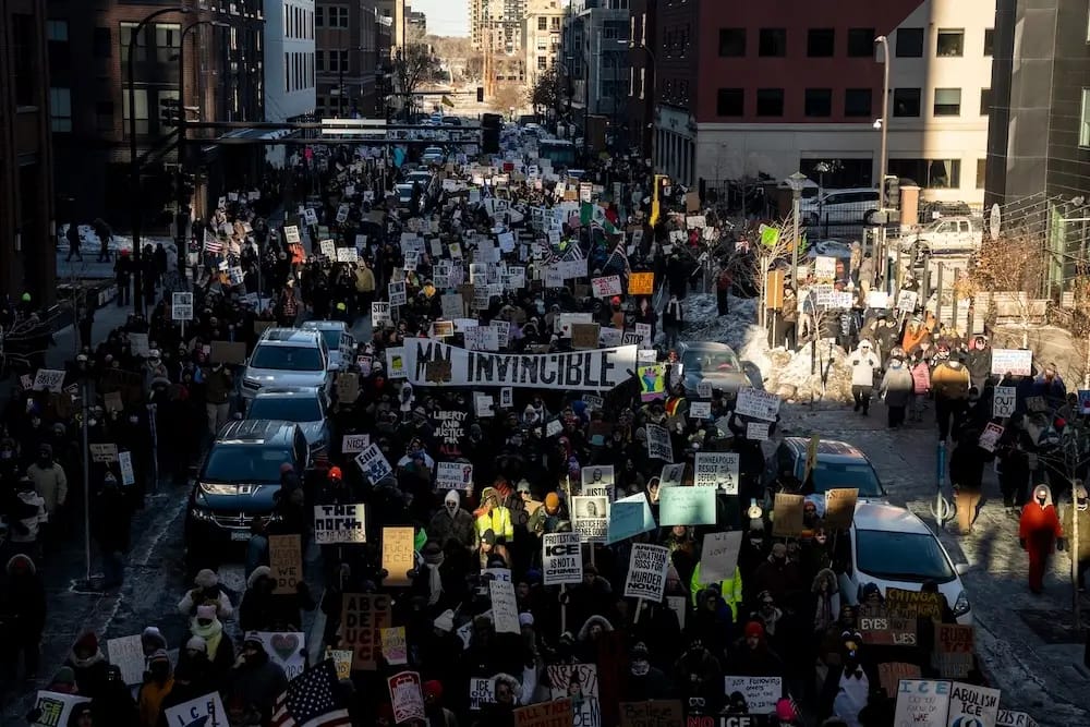 Protestos contra o ICE crescem nos EUA e mobilizam estudantes e trabalhadores
