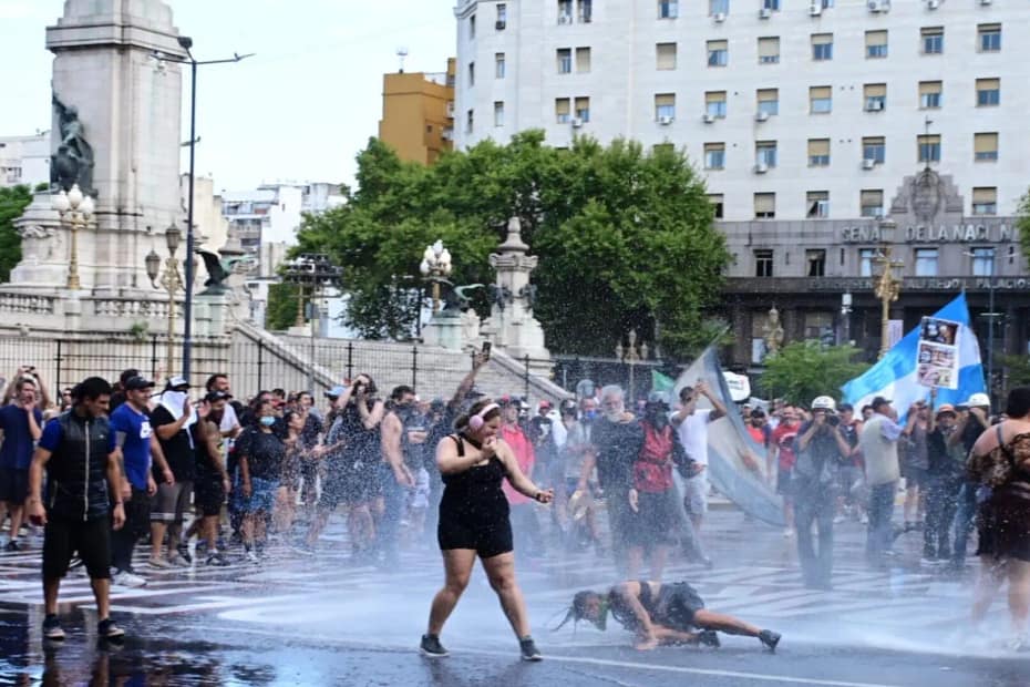 Argentina: entenda a reforma trabalhista “escravista” de Milei, alvo de fúria social